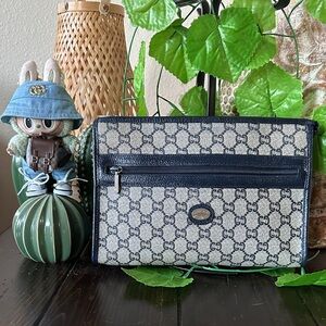 GG Supreme Gucci Plus Vintage Coated
Canvas Clutch